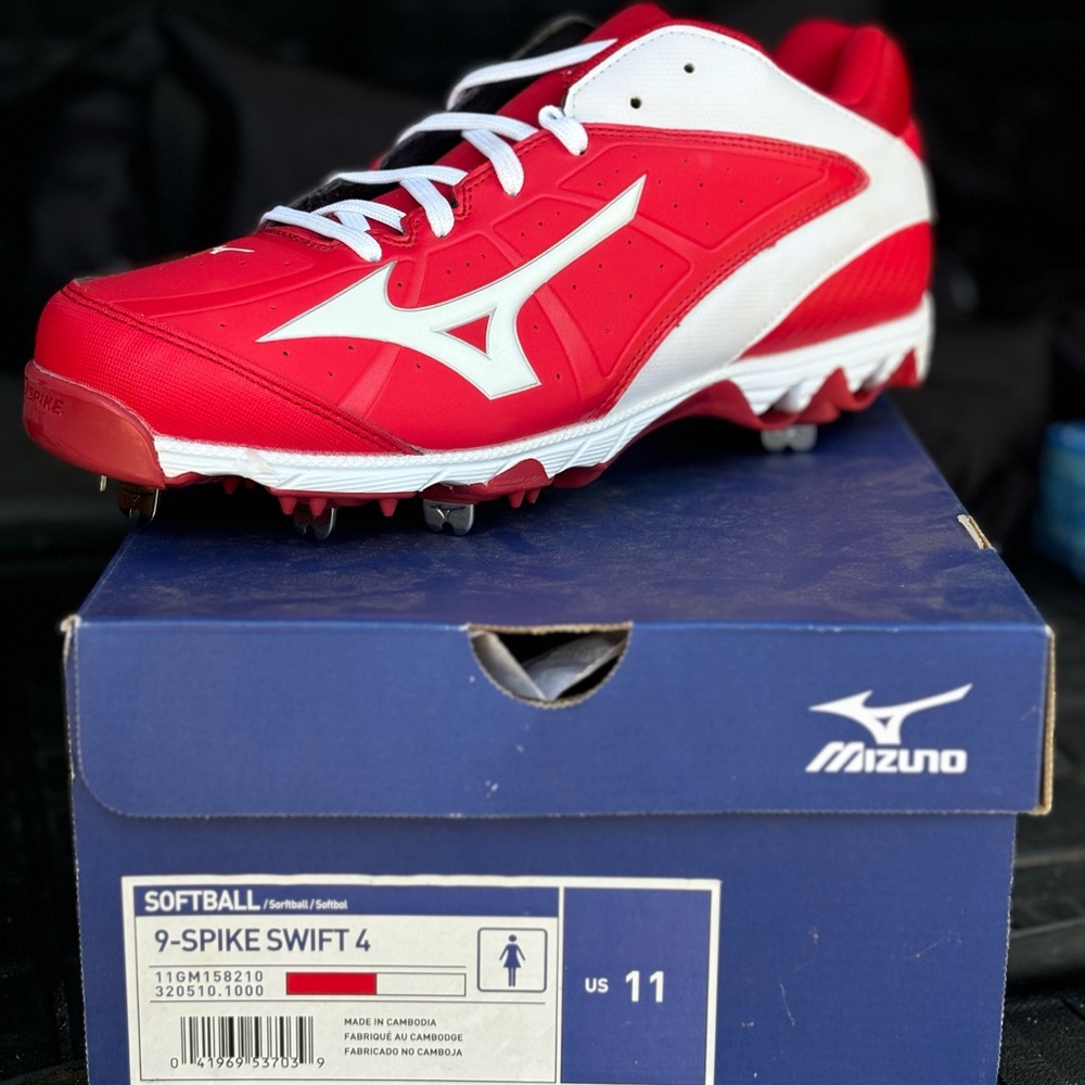 Mizuno 9-Spike Swift 4 Red and White Cleats